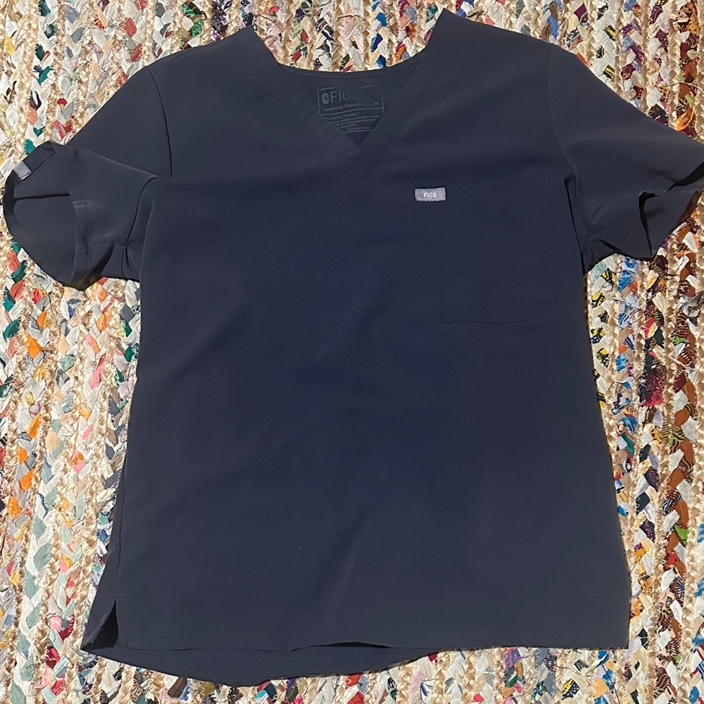 Figs one pocket top